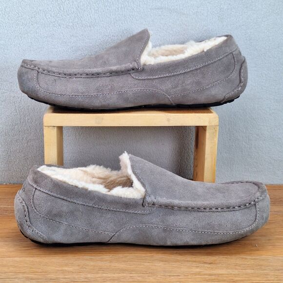 UGG Ascot Men\'s 10 Moccasin Slippers Gray Suede Shearling Lined Slip-On